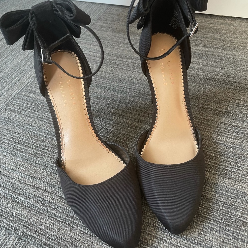 Lauren Conrad Black Pumps w/ Bows heels